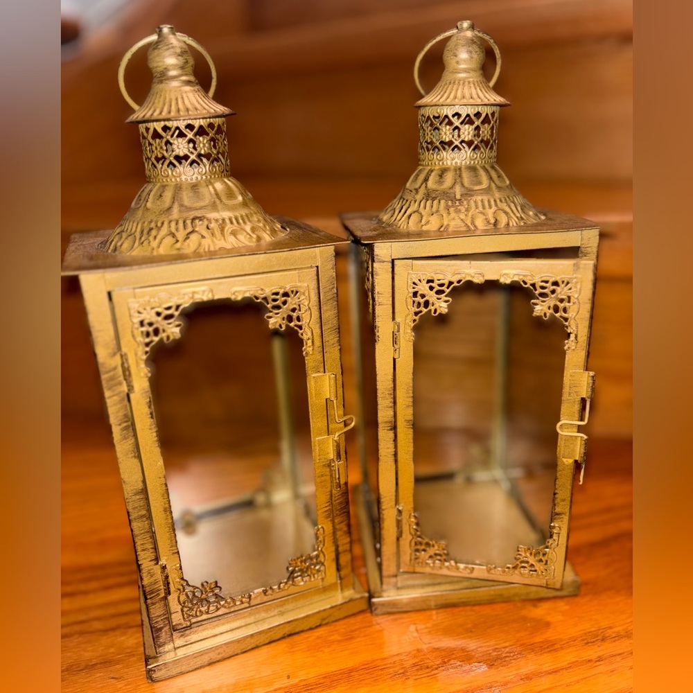 Elegant Gold Lantern Set